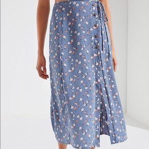UO Frankie Button Down Midi Skirt (M)